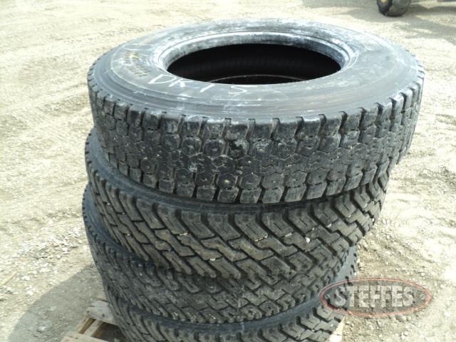 Pallet of (4) 11R22.5 drive tires,_2.JPG